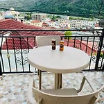 Проживание в семье Nena's Dashe House