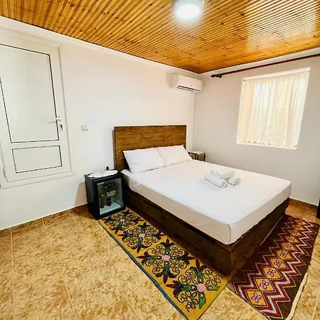 Nena's Dashe House Kwatera prywatna *